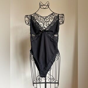 Avid love Bobby suit with lace in black